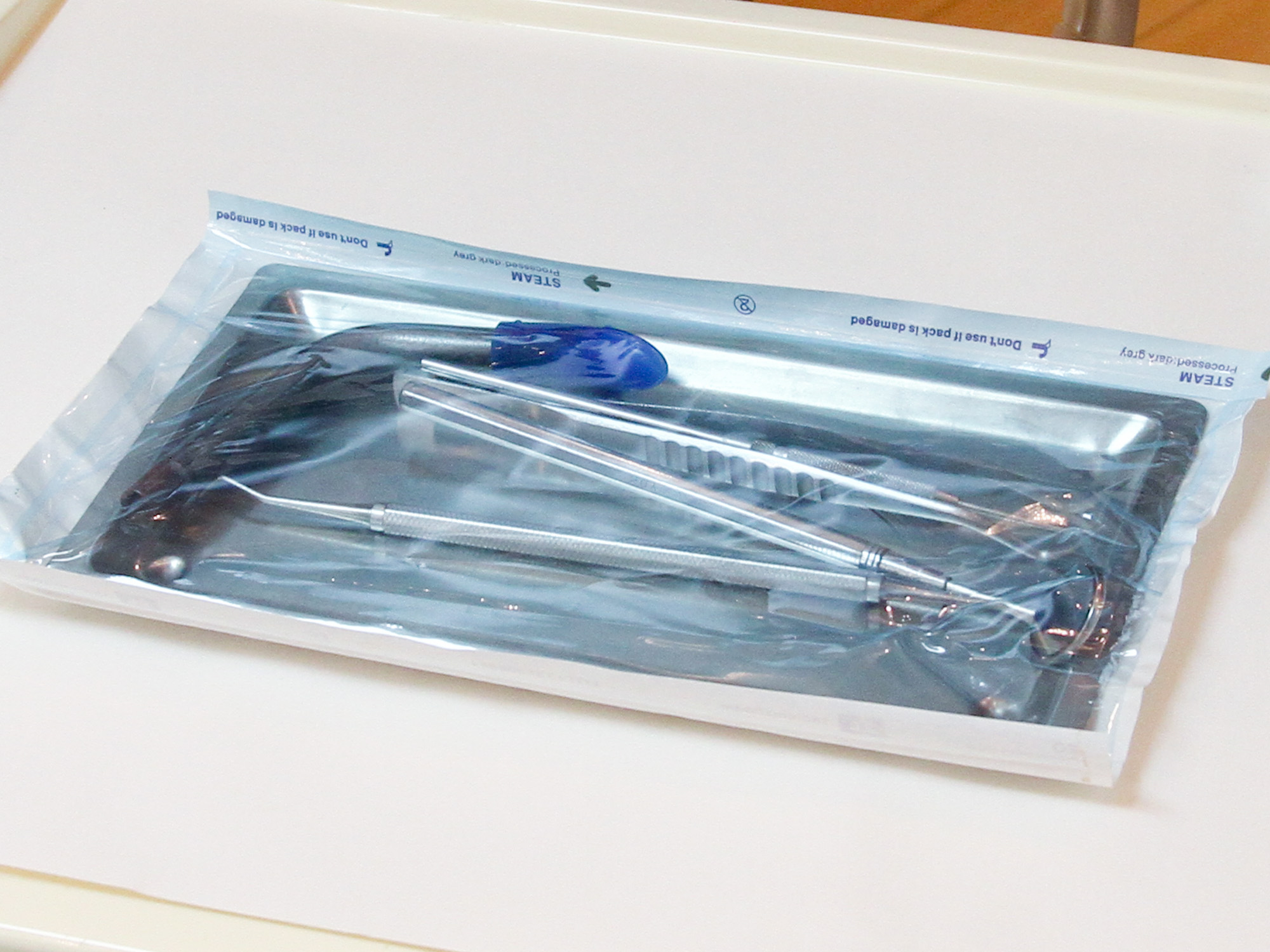 患者さんごとに毎回、滅菌処理した基本セットを使用しています